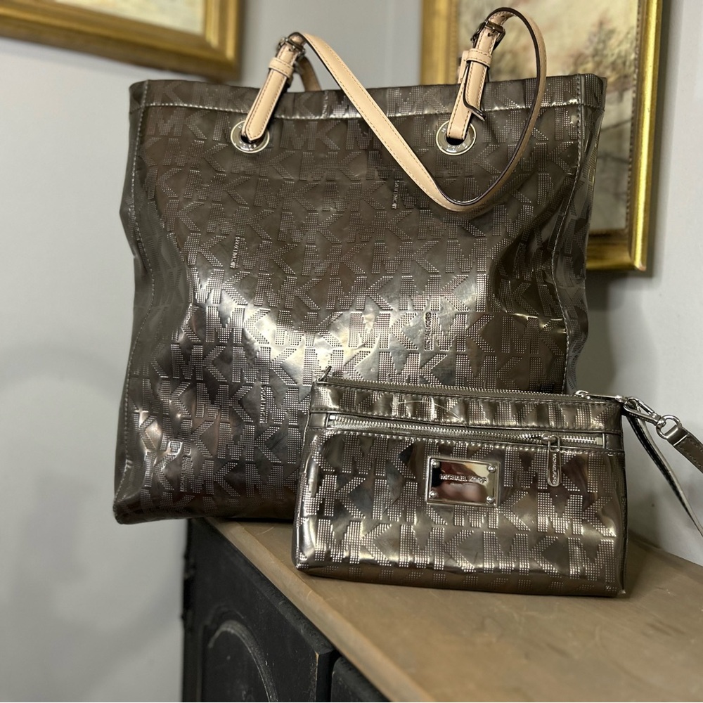 Michael Kors tote and wristlet combo
